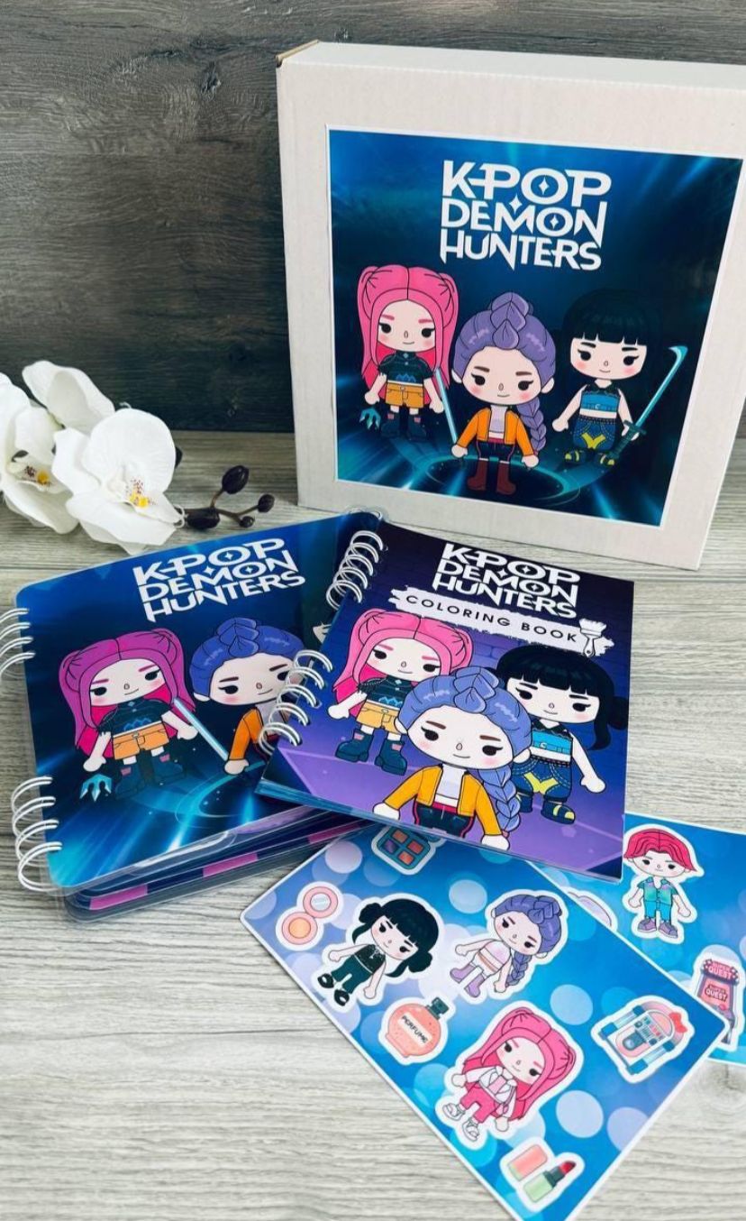 LIVRO INTERATIVO GUERREIRAS DO K-POP E SAJA BOYS