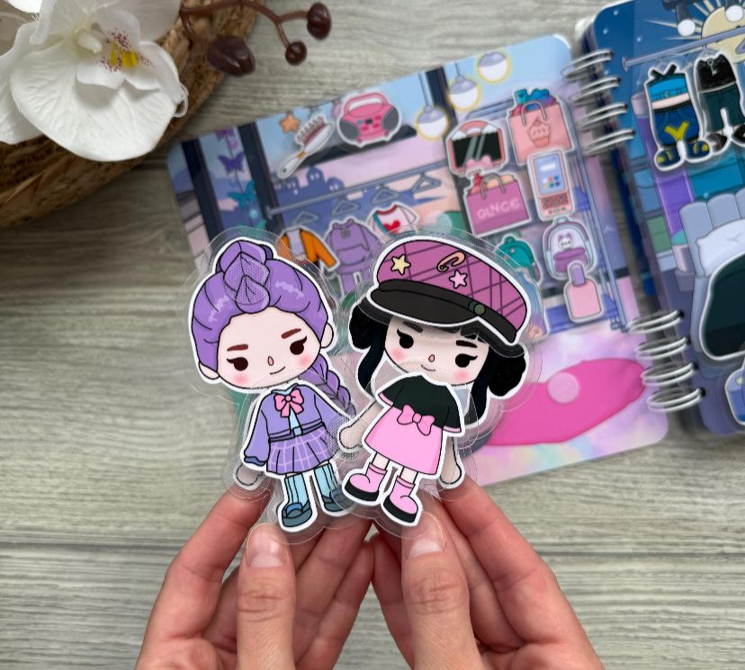 LIVRO INTERATIVO GUERREIRAS DO K-POP E SAJA BOYS